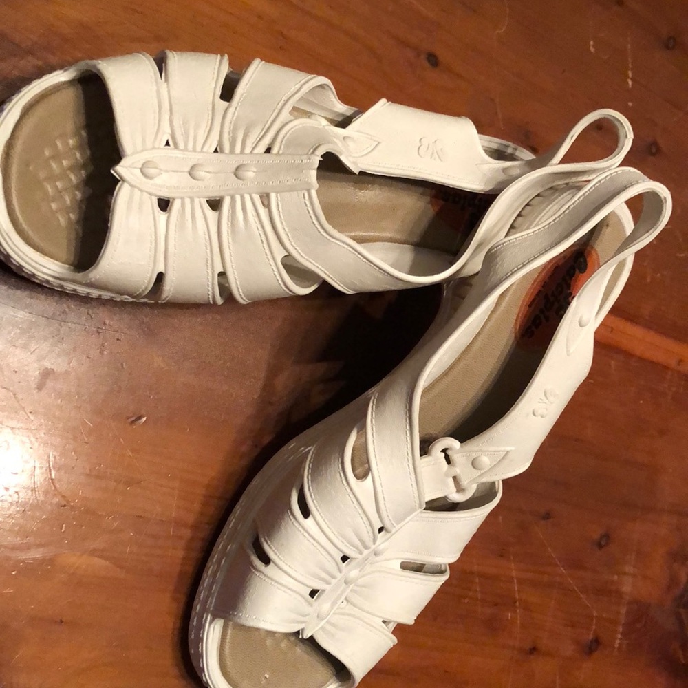 Vintage 60s 70s Poolside Beach Sandals White